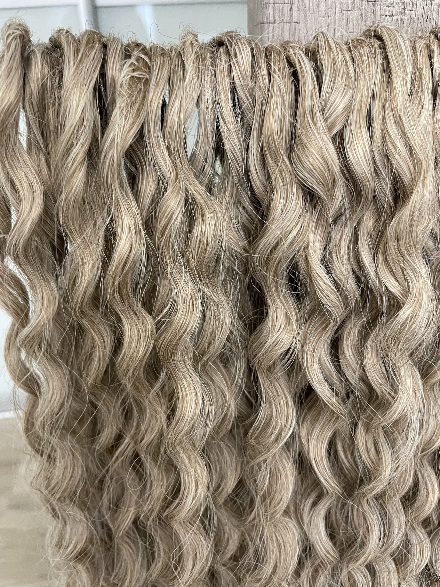 Set of caramel curly crochet synthetic dreads, 60 DE, full set