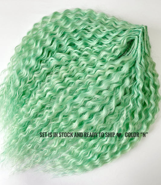 pistachio green wavy crochet synthetic dreads